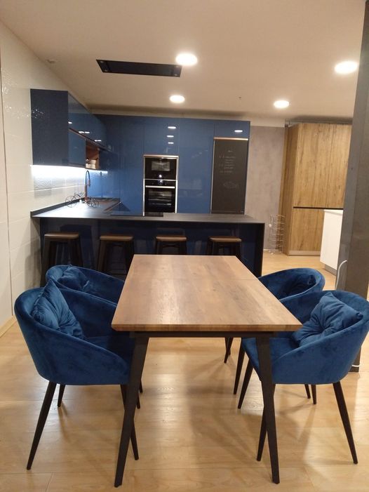 mesa cocina azul